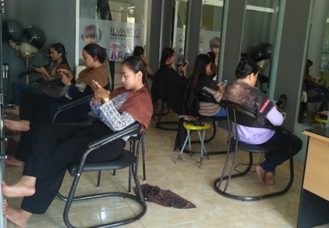 Kecantikan yang Terinspirasi Laut Cilacap di Vioo's Salon by Shelly